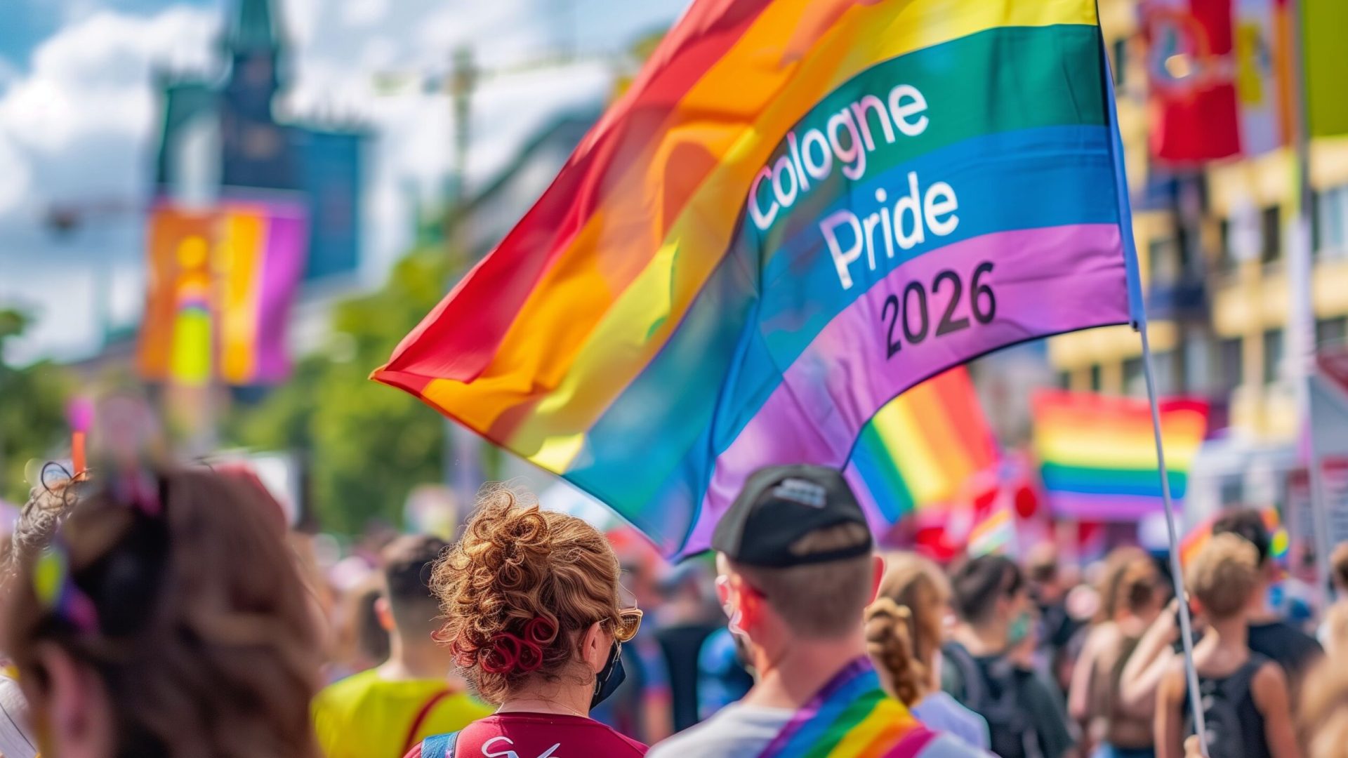 cologne-pride-2026-regenbogenfahne-in-menschenmenge-1096776